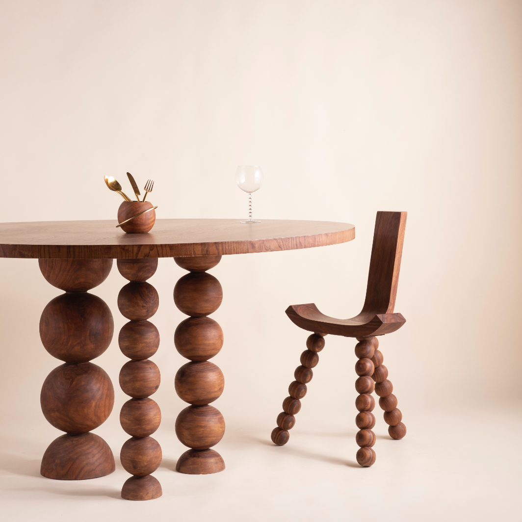 Ball Pack Round Dining Table